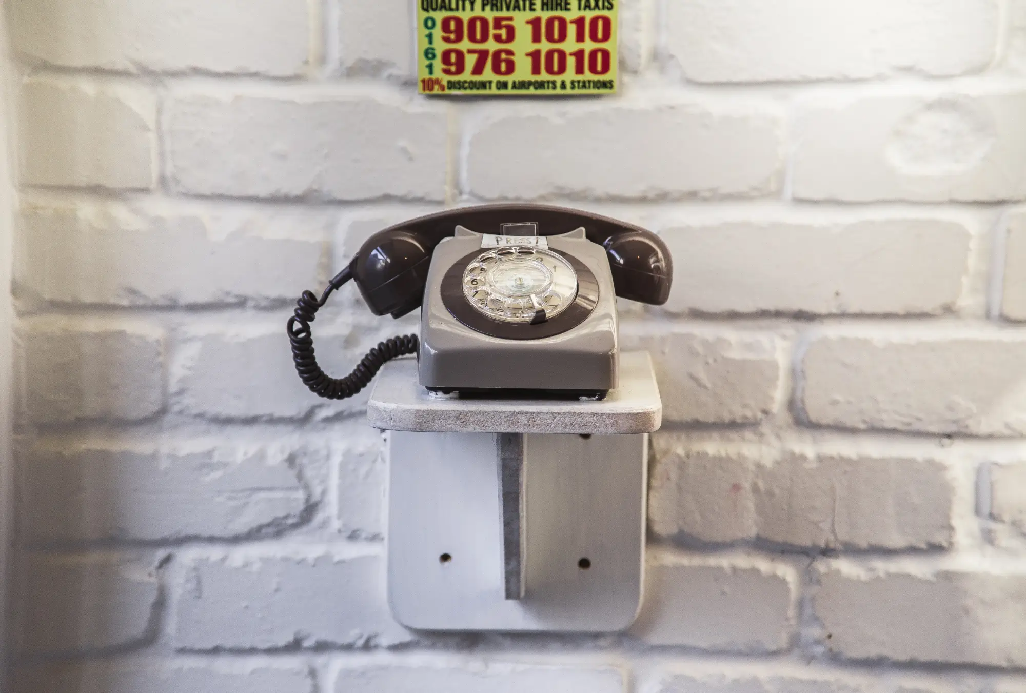 A retro telephone.